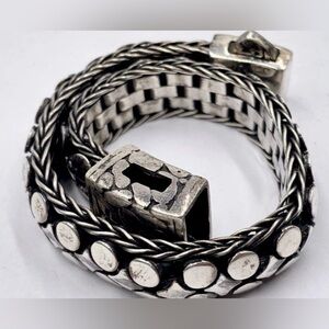 925 Silver Snakeskin Pebble Circle
Motif Flat Box Clasp Bracelet 7.5"
Lot 338